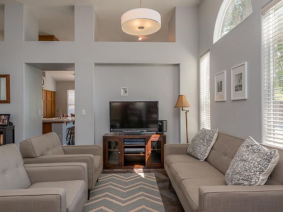 5th image of 914 E Redwood Cir