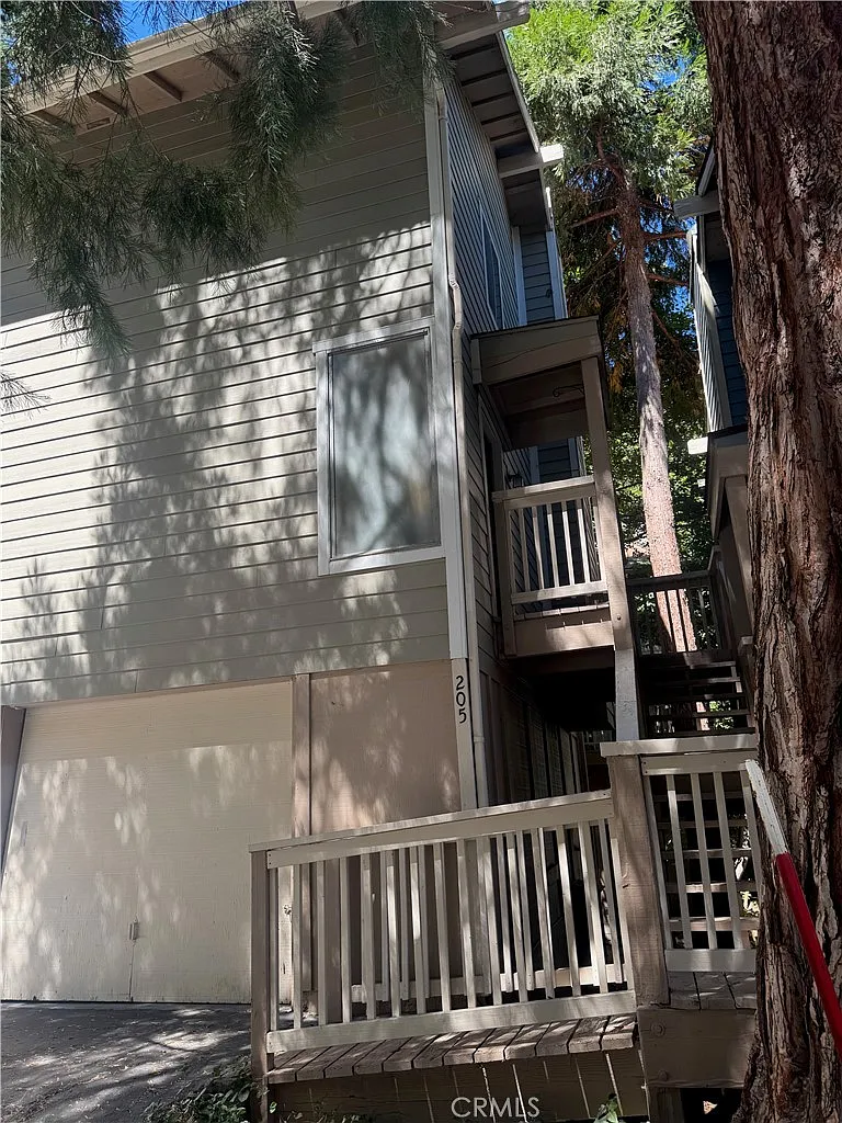 2 bed, 1012 sqft, $1,800 — Photo 1