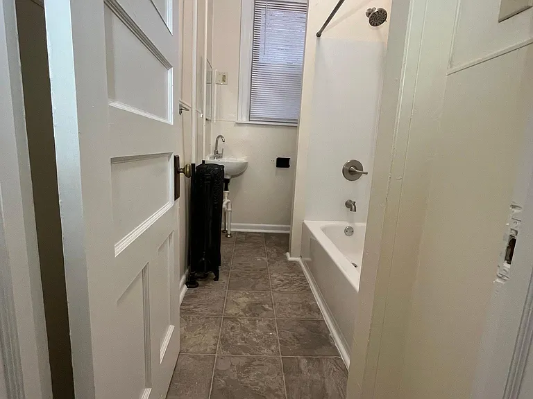 637 W 4th St #2 — Photo 14
