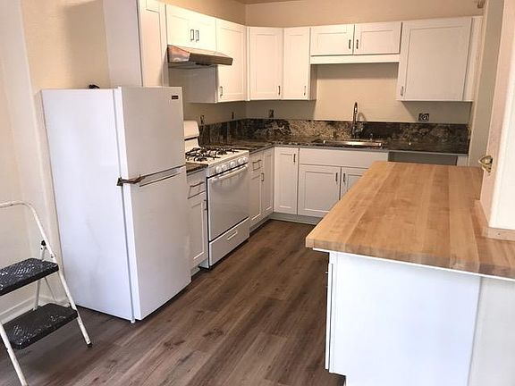 3rd image of 1026 Lakeside Dr