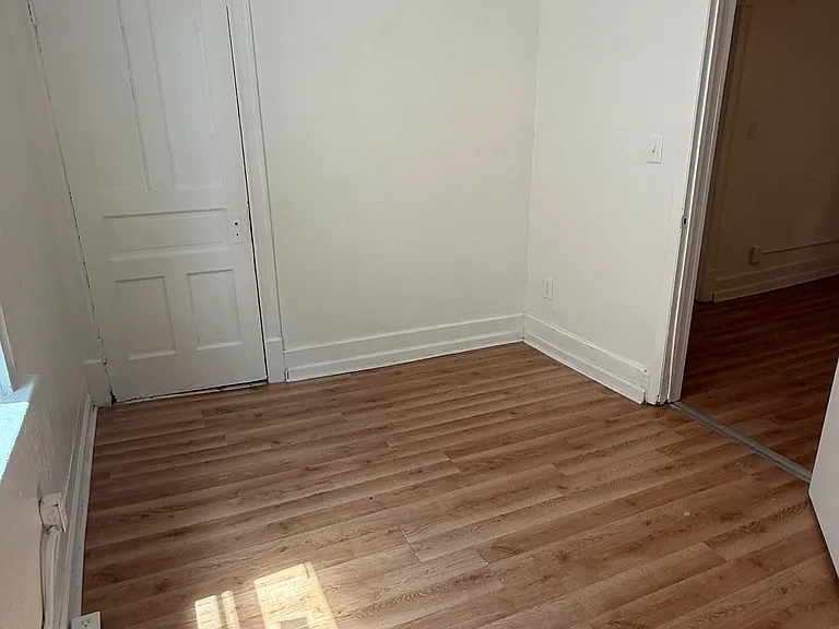 1427 S 81st St #4 — Photo 8
