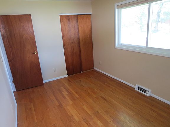 5th image of 179 Brookhaven Ave