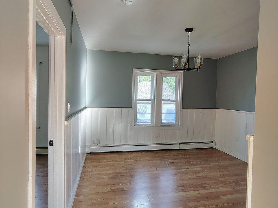 1st image of 18 Scott Rd #2R