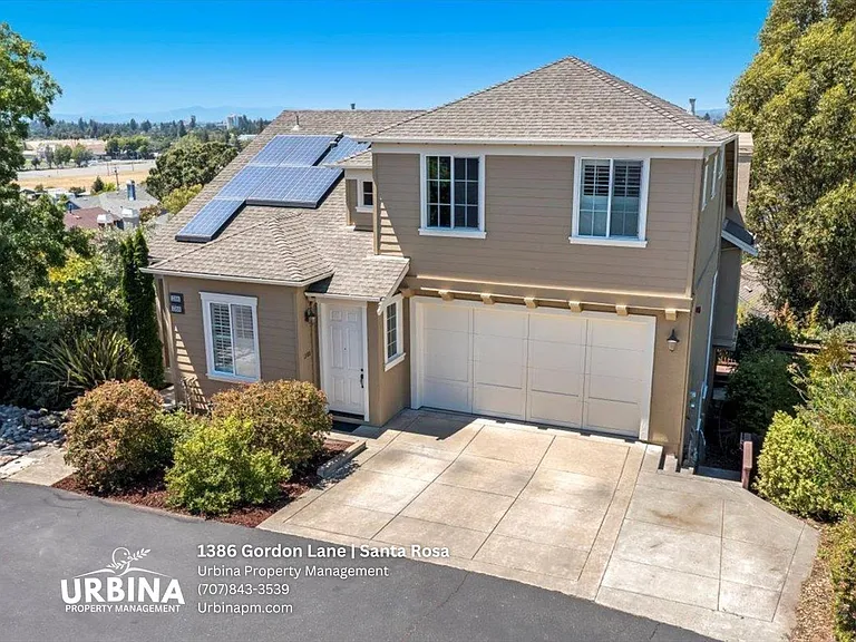 1386 Gordon Ln — Photo 1