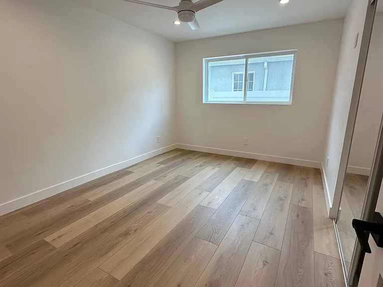 5434 Kester Ave — Photo 4