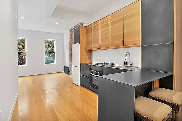 1st image of 205 W 84th St APT 1A