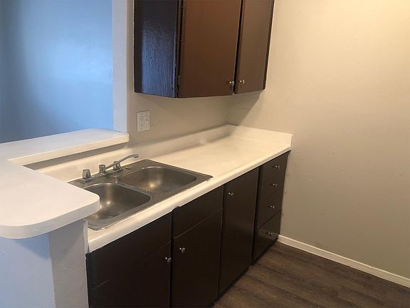 3rd image of 612 N Lancaster Ave APT 203
