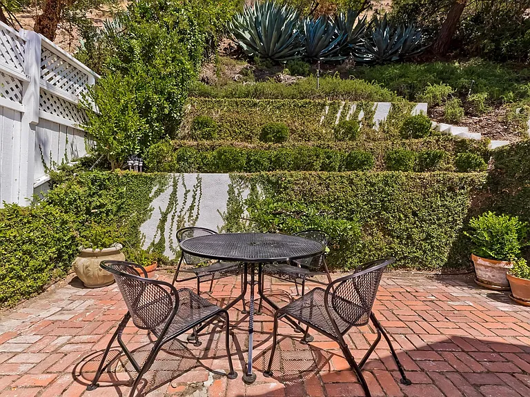 1448 N Beverly Dr — Photo 19