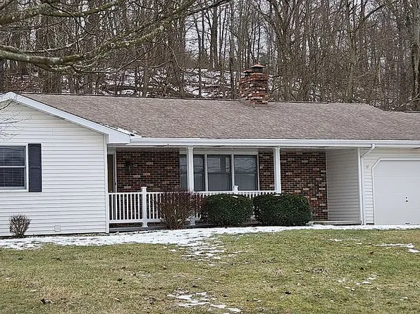 513 Palo Alto Dr, Ellwood City, PA 16117