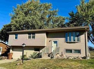 1004 Grandview Dr, Audubon, IA 50025