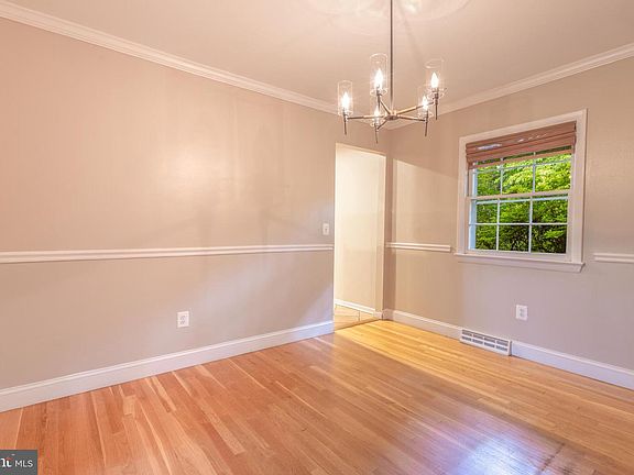 4th image of 9908 Minburn St
