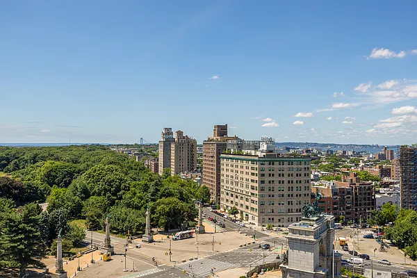 Sold by Erica Sullivan, LREB | media 22