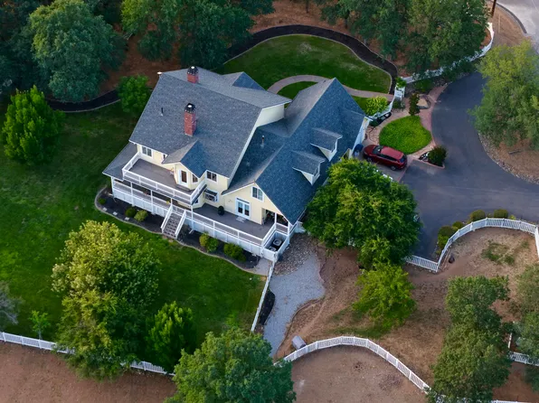 13100 Padani Dr, Redding, CA 96003