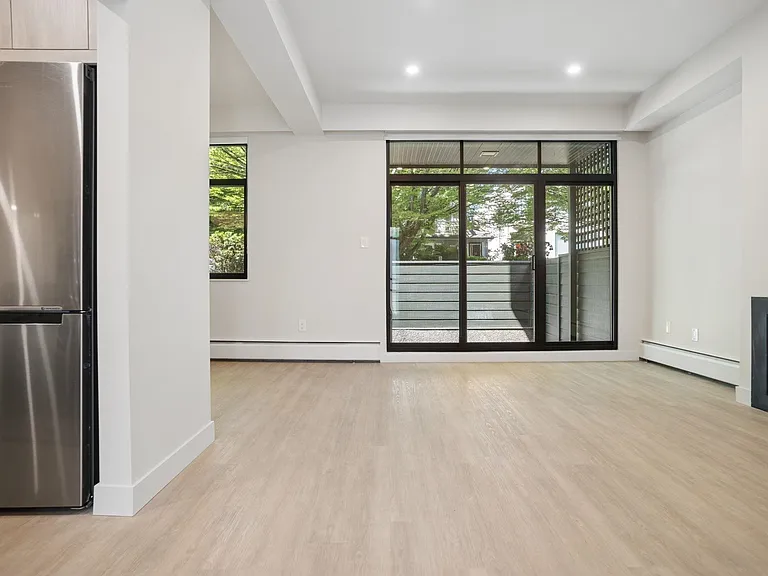1070 Cypress St — Photo 2