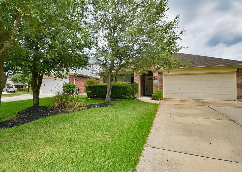 1st image of 26844 Kings Crescent Dr