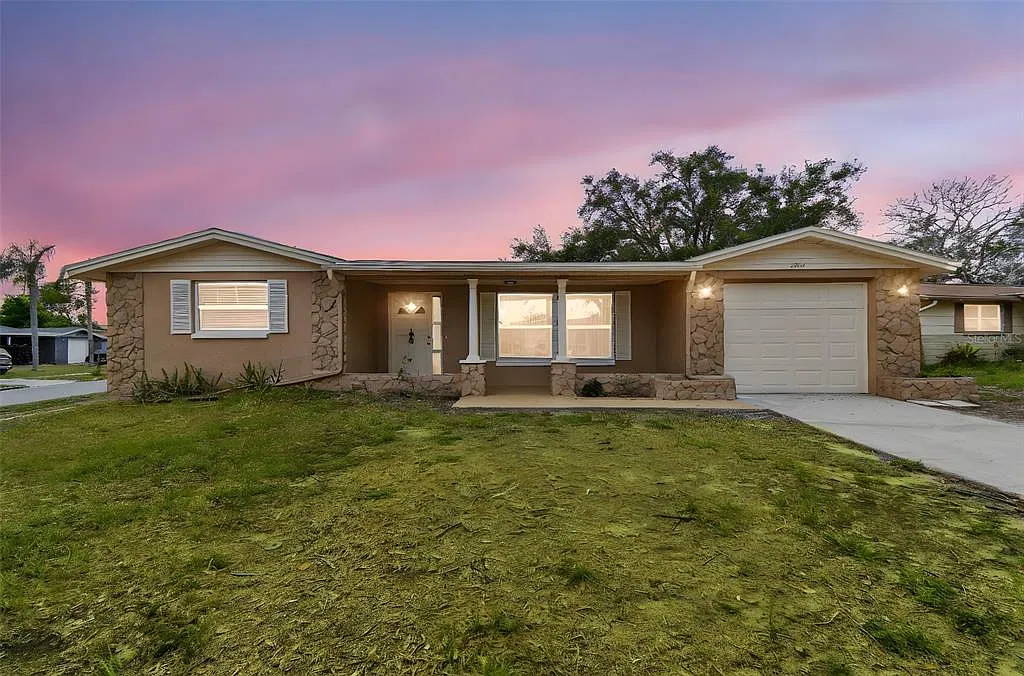 3 bed, 2.0 bath, 1518 sqft, $1,950 — Photo 1