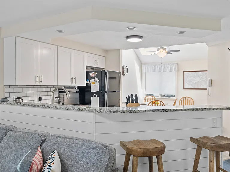Breakfast bar