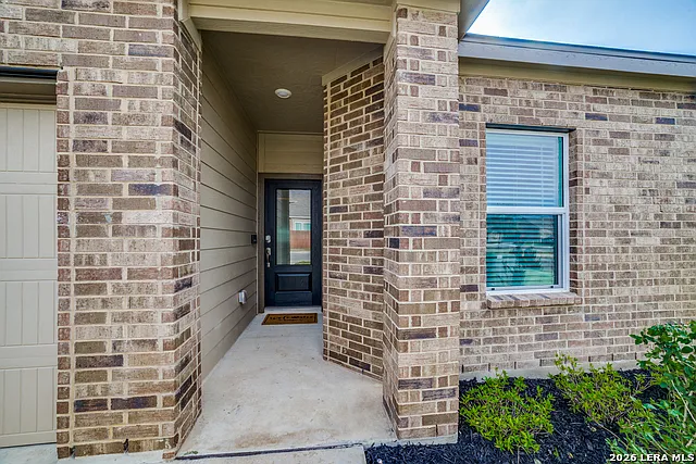 4 bed, 3.0 bath, 1907 sqft, $2,050 — Photo 3