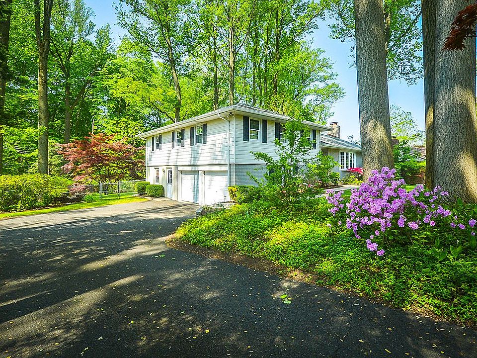 2nd image of 1210 Herbert Rd