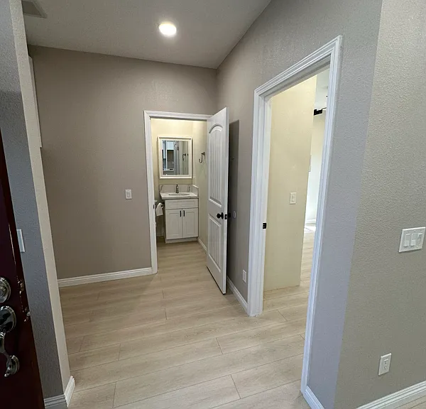 543 W G St — Photo 11