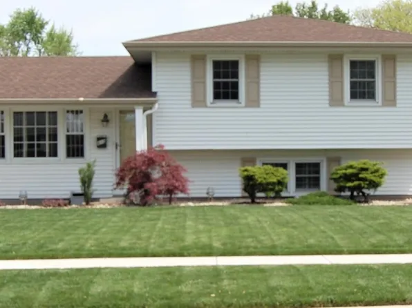 815 Oday Dr, Griffith, IN 46319