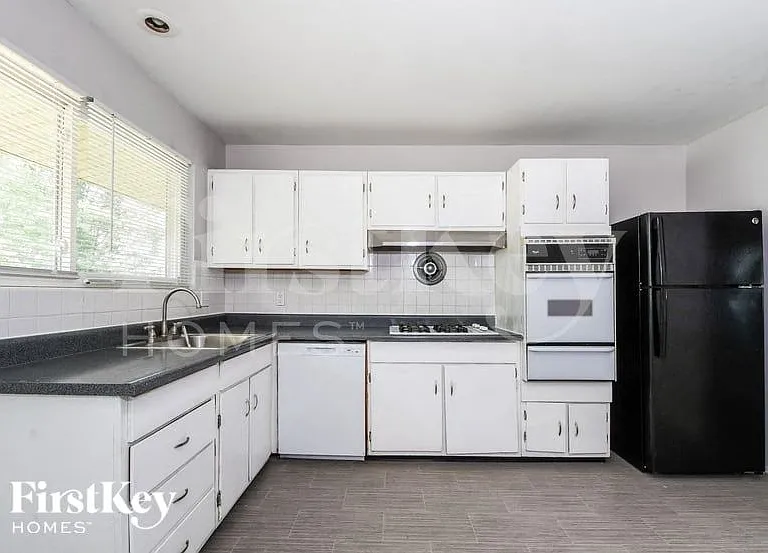 1335 Pepperhill Dr — Photo 5
