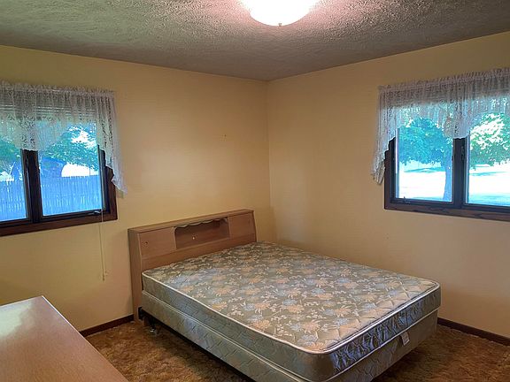 3rd image of 306 E Ave
