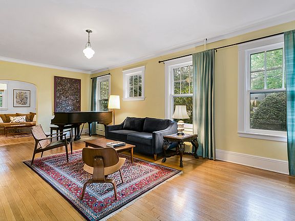 3rd image of 76 Pine Brook Dr