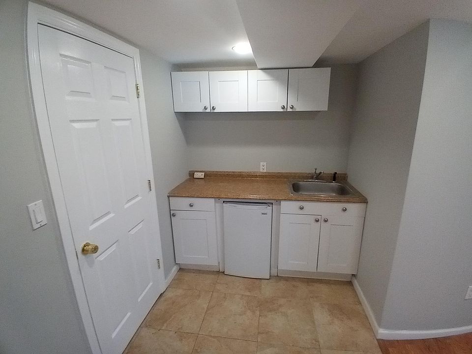 1st image of 33 Woodlawn Ave