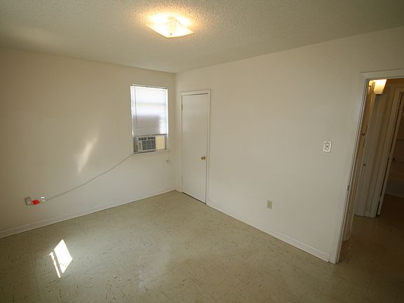 5th image of 2302 Rose Dr #2302