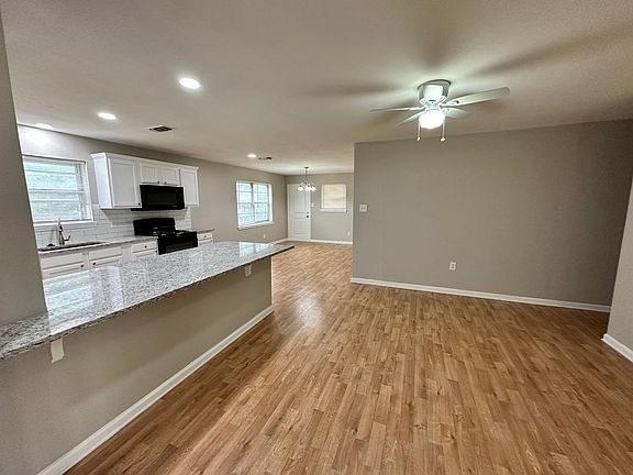 3rd image of 241 Palomino Dr