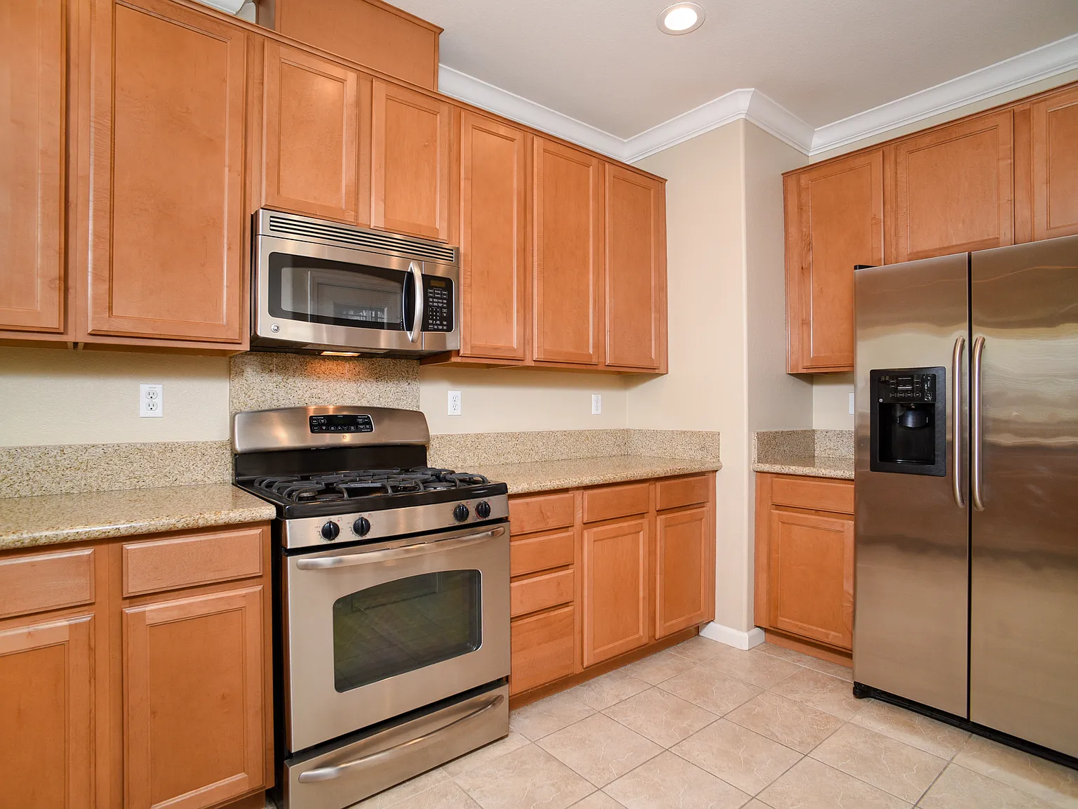 3 bed, 2.5 bath, 1751 sqft, $2,350 — Photo 2