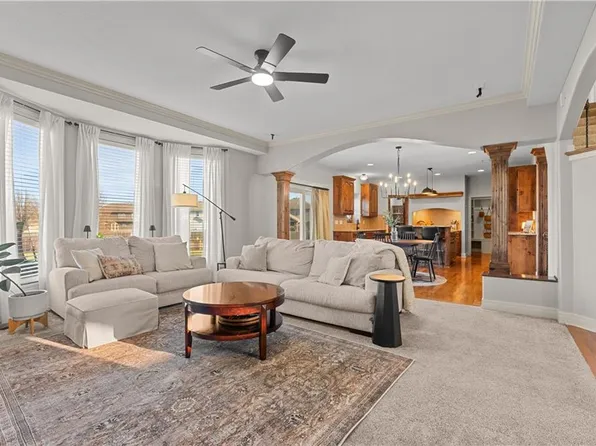 503 NE Legacy Wood Cir, Lees Summit, MO 64086