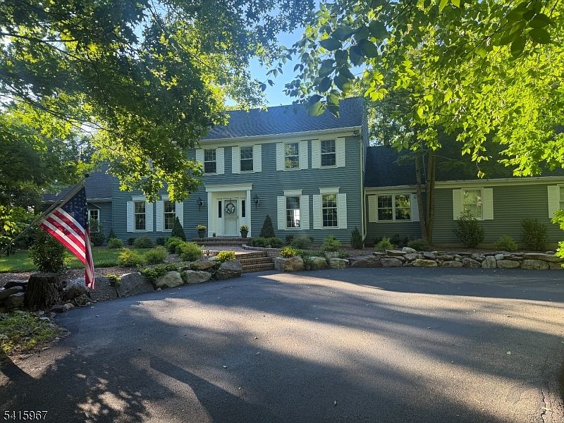 1st image of 12 Laurel Hill