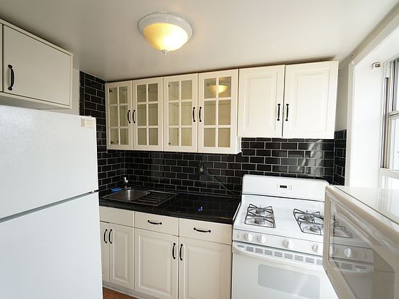 2nd image of 510 Court St #3