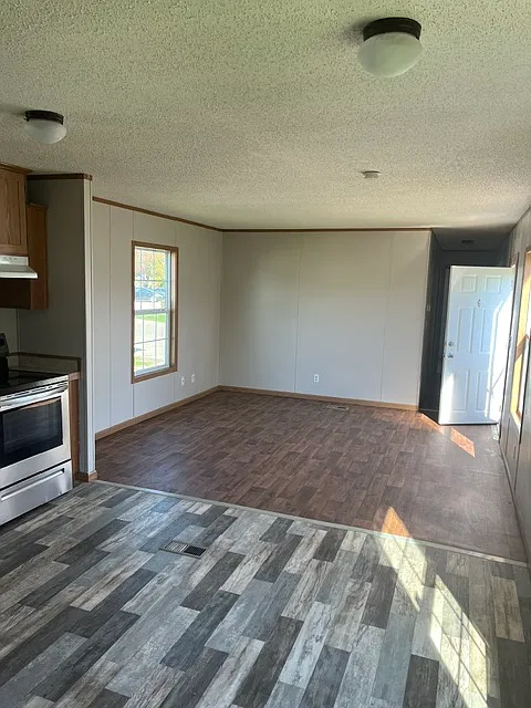 3 bed, 952 sqft, $1,215 — Photo 3