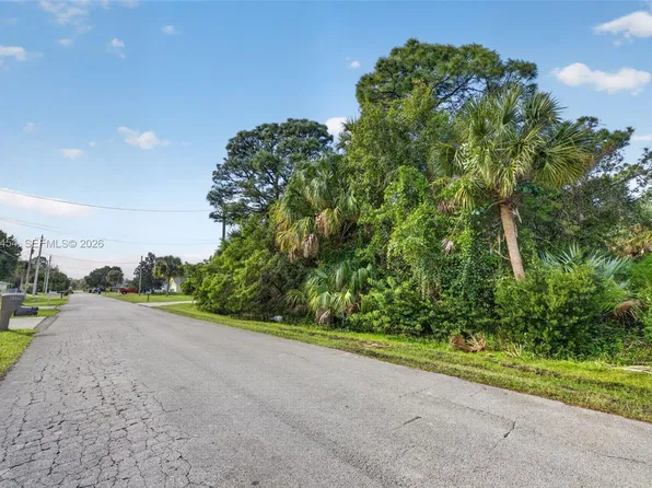 6001 Raintree Trl, Fort Pierce, FL 34982