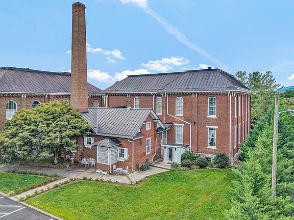 3rd image of 125 Academy St
