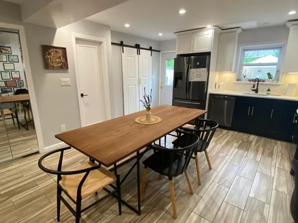 140 Woodward Street image 5 of 16