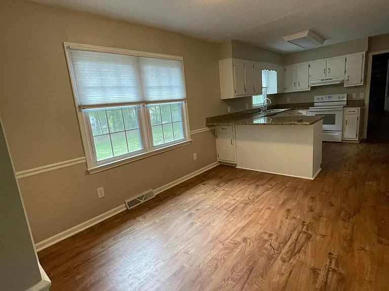 407 Portsmouth Ct — Photo 15