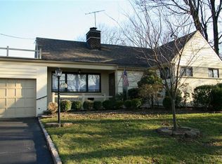 14 Gail Dr, New Rochelle, NY 10805