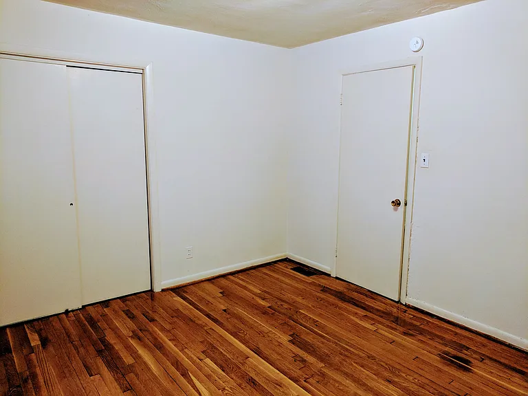 3425 Kensington Avenue — Photo 18