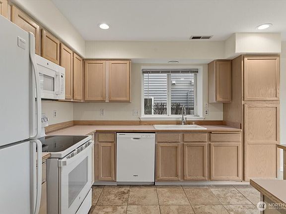 4th image of 2305 W Woodin Ave #2E