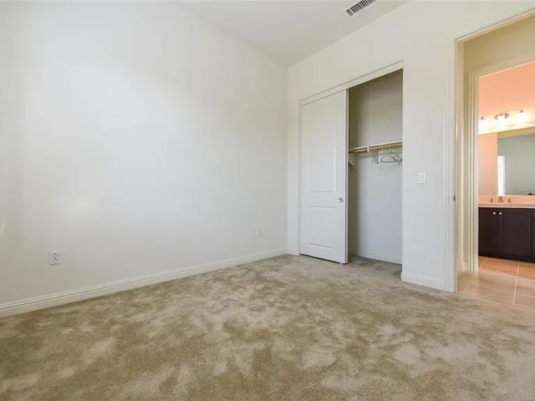 16 Torosa — Photo 19