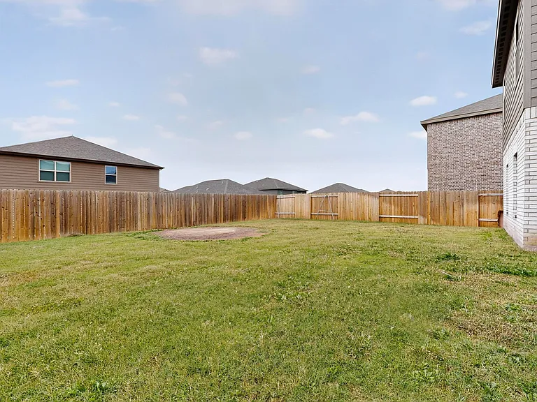 305 Honeysuckle Ln — Photo 39