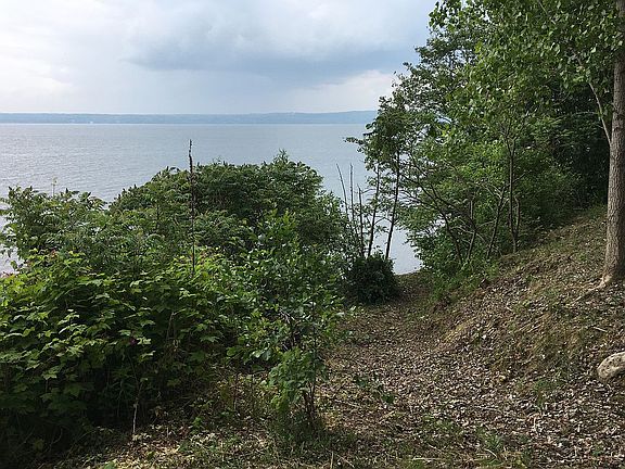 Walkable path to beach
