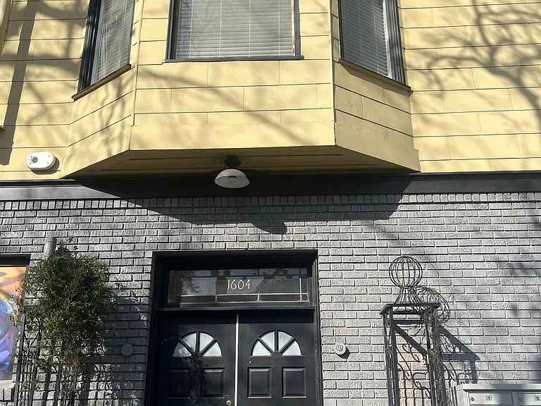 1604 21st St #203 — Photo 11
