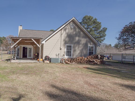 3rd image of 302 Jo Lacey Dr