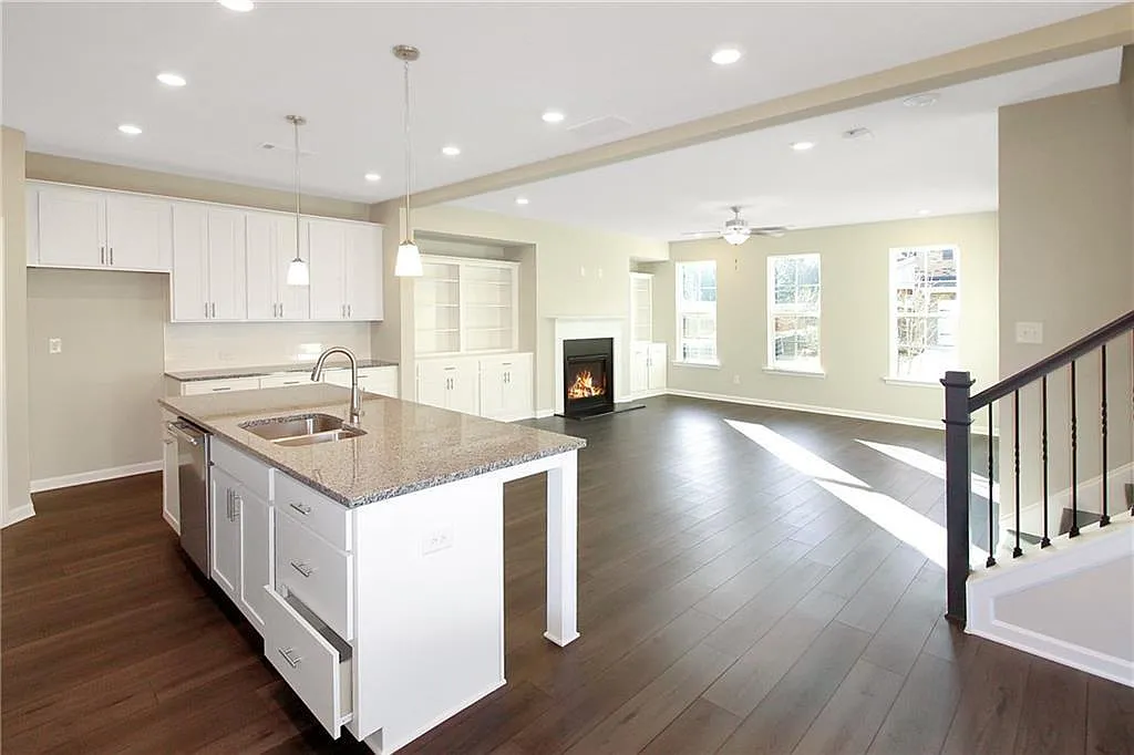 4 bed, 3.5 bath, 2530 sqft, $2,600 — Photo 2