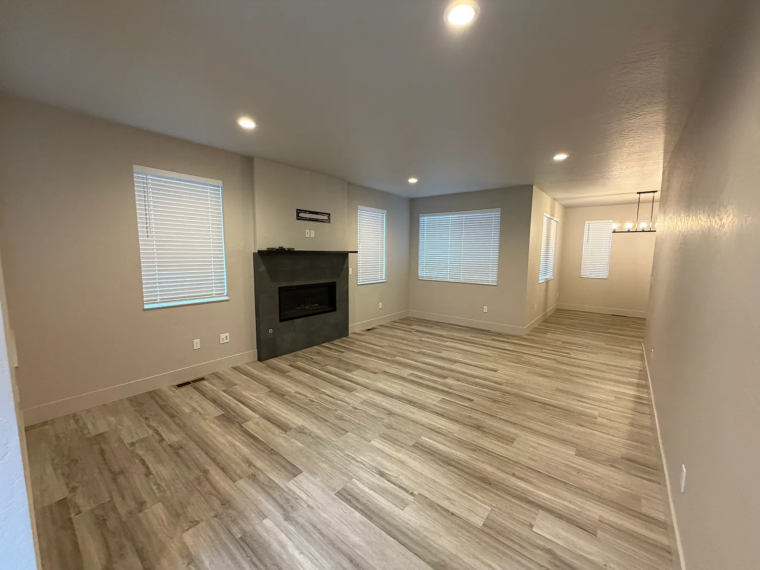 3 bed, 2100 sqft, $2,799 — Photo 4